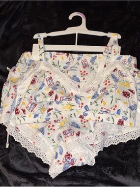 Colsie White Floral Lace Trim Cami and Shorts Set